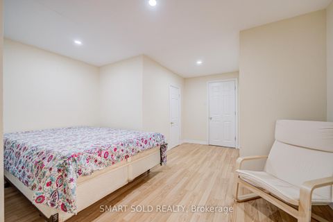 Photo 36 at 4 Thornhill Woods Drive, Patterson, Vaughan