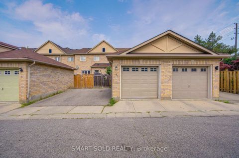 Photo 38 at 4 Thornhill Woods Drive, Patterson, Vaughan