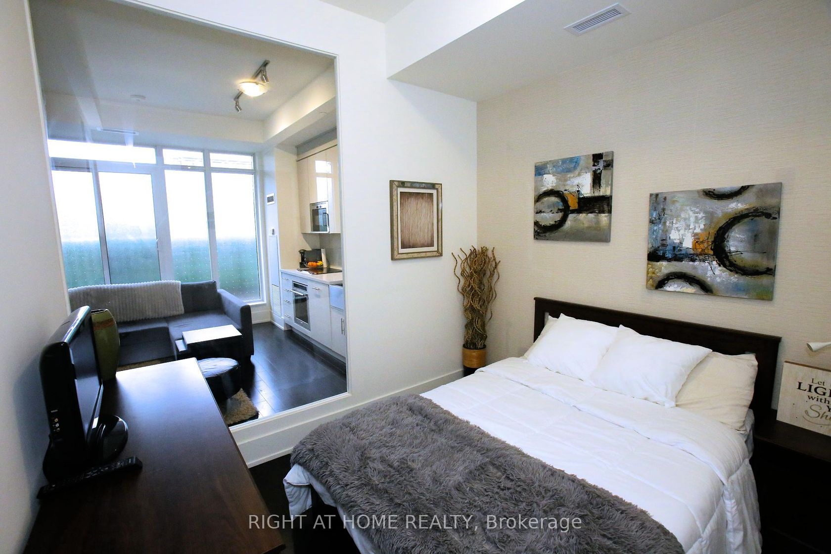 210 - 330 Richmond Street W, Waterfront Communities C1, Toronto by Loree Meneguzzi Real Estate 210 - 330 Richmond Street W, Waterfront Communities C1, Toronto