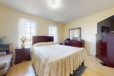 Photo 18 at 107 Torbarrie Road, CFB, Toronto