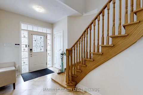 Photo 3 at 34 Ulson Drive, Oak Ridges, Richmond Hill Photo 3 at 34 Ulson Drive, Oak Ridges, Richmond Hill