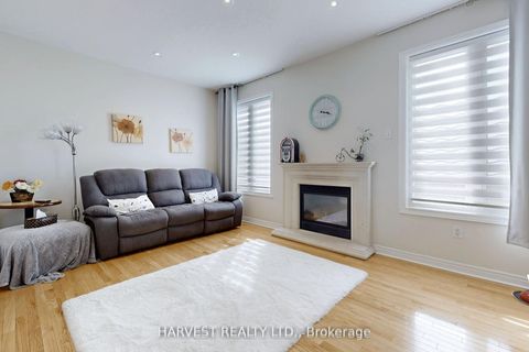 Photo 4 at 34 Ulson Drive, Oak Ridges, Richmond Hill Photo 4 at 34 Ulson Drive, Oak Ridges, Richmond Hill