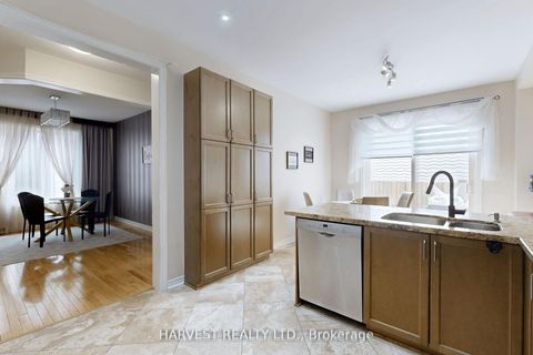 Photo 13 at 34 Ulson Drive, Oak Ridges, Richmond Hill Photo 13 at 34 Ulson Drive, Oak Ridges, Richmond Hill