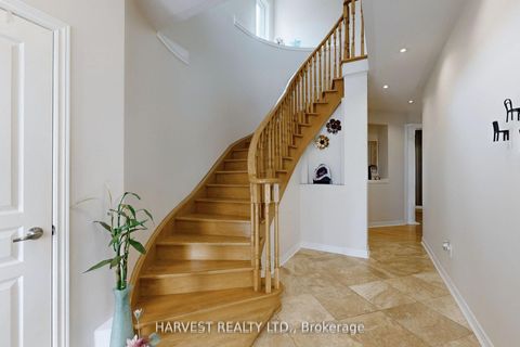 Photo 16 at 34 Ulson Drive, Oak Ridges, Richmond Hill Photo 16 at 34 Ulson Drive, Oak Ridges, Richmond Hill