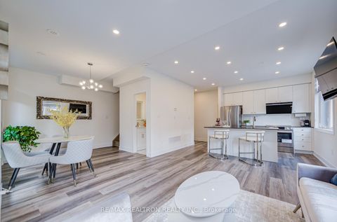 Photo 2 at 18 - 6 Sayers Lane, Oak Ridges, Richmond Hill