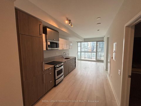 Photo 4 at 1706 - 290 Adelaide Street W, Waterfront Communities C1, Toronto