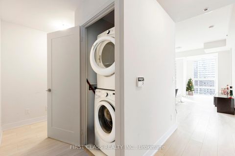 Photo 9 at 2408 - 318 Richmond Street, Waterfront Communities C1, Toronto