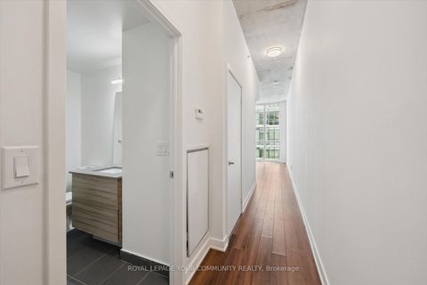 Photo 5 at 1902 - 210 Simcoe Street, Chinatown, Toronto