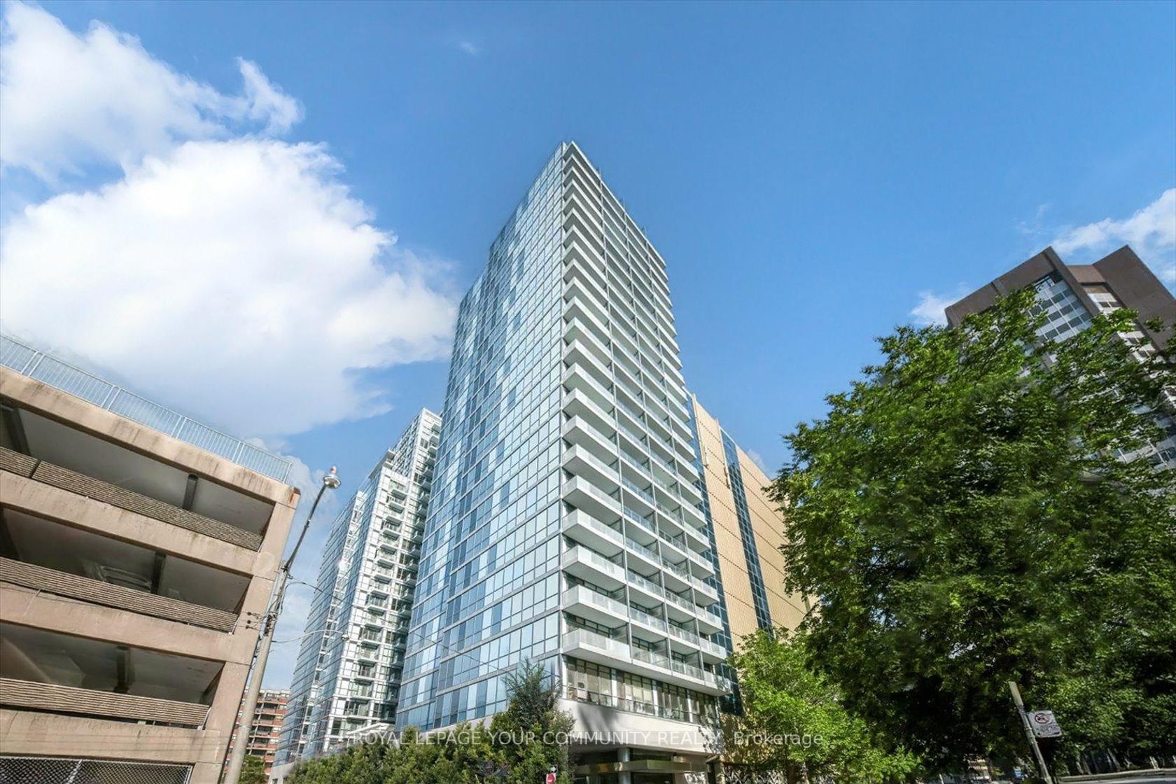 1902 - 210 Simcoe Street, Chinatown, Toronto 