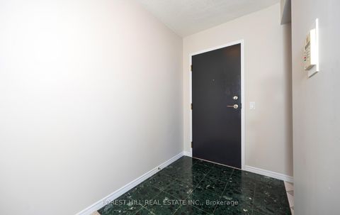 Photo 10 at 709 - 91 Townsgate Drive, Yorkhill, Vaughan