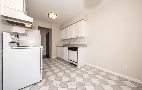 Photo 23 at 709 - 91 Townsgate Drive, Yorkhill, Vaughan