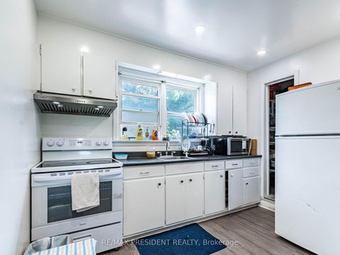 Photo 16 at 135 Kitchener Road, West Hill, Toronto