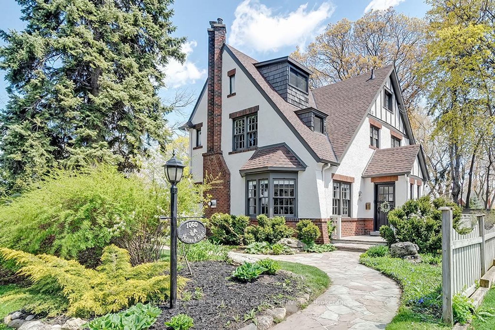 1060 Mohawk Road, LaSalle, Burlington 
