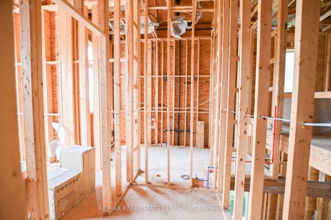 Photo 12 at 26 Rainbow Drive, West Woodbridge, Vaughan