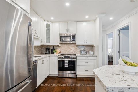 Photo 10 at 313 - 1500 Pilgrims Way, GA Glen Abbey, Oakville