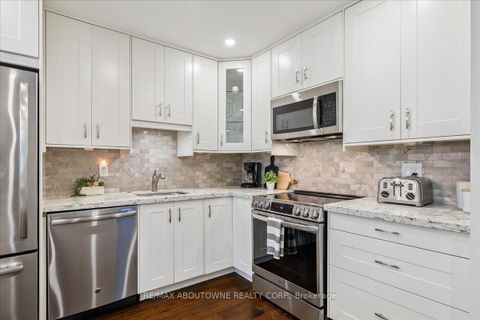 Photo 12 at 313 - 1500 Pilgrims Way, GA Glen Abbey, Oakville