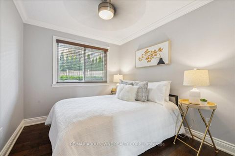 Photo 17 at 313 - 1500 Pilgrims Way, GA Glen Abbey, Oakville