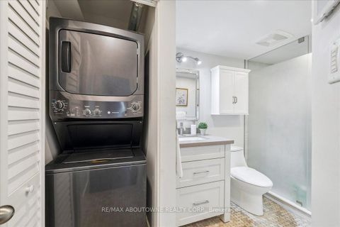 Photo 19 at 313 - 1500 Pilgrims Way, GA Glen Abbey, Oakville