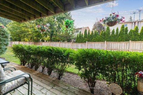 Photo 21 at 313 - 1500 Pilgrims Way, GA Glen Abbey, Oakville