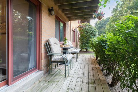 Photo 22 at 313 - 1500 Pilgrims Way, GA Glen Abbey, Oakville