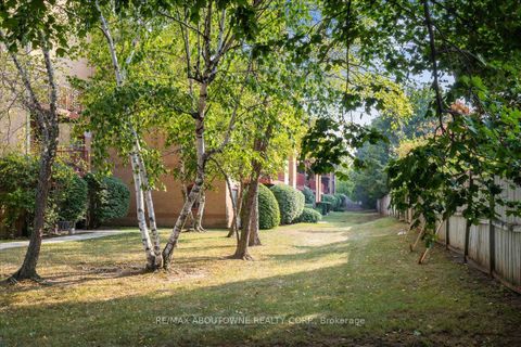 Photo 25 at 313 - 1500 Pilgrims Way, GA Glen Abbey, Oakville