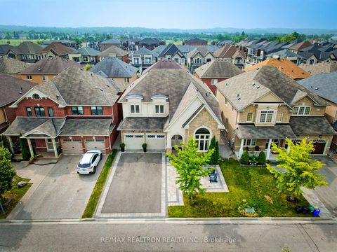 Photo 2 at 51 Steel Drive, Bayview Northeast, Aurora