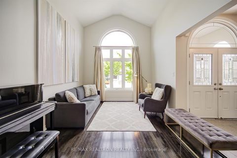 Photo 5 at 51 Steel Drive, Bayview Northeast, Aurora