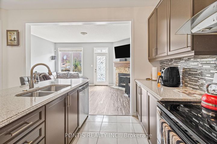 Photo 14 at 25 FRANCIS LUNDY Street, Fletcher's West, Brampton