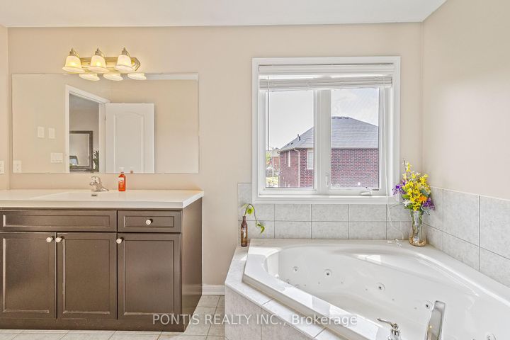 Photo 34 at 25 FRANCIS LUNDY Street, Fletcher's West, Brampton