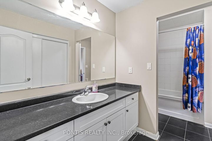 Photo 37 at 25 FRANCIS LUNDY Street, Fletcher's West, Brampton