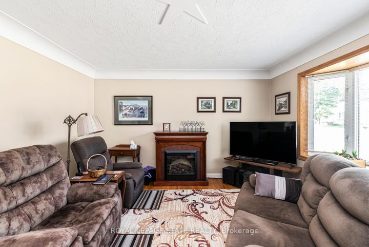 Photo 7 at 321 East 15th Street, Hill Park, Hamilton