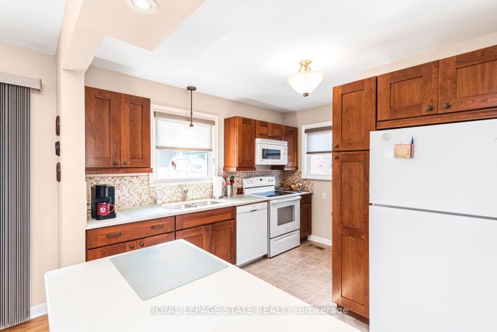Photo 13 at 321 East 15th Street, Hill Park, Hamilton