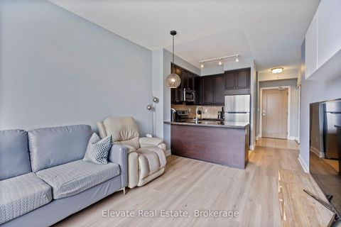 Photo 9 at 322 - 2396 Major Mackenzie Drive, Maple, Vaughan
