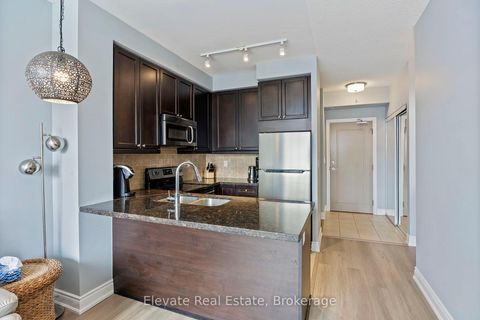 Photo 11 at 322 - 2396 Major Mackenzie Drive, Maple, Vaughan