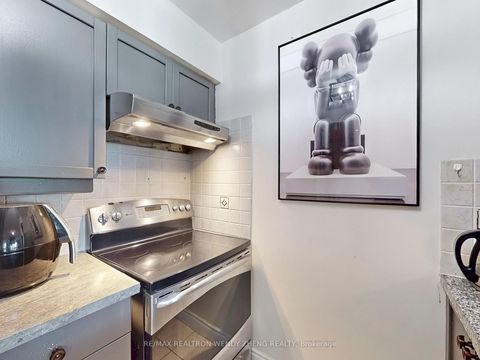 Photo 15 at 910 - 15 Greenview Avenue, Newtonbrook West, Toronto