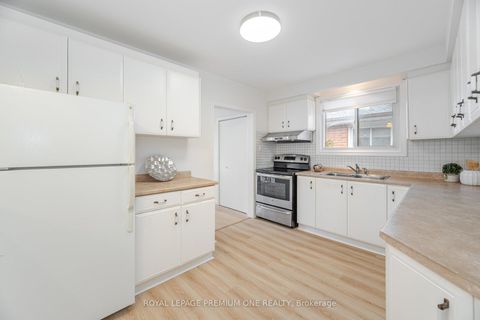 Photo 23 at 16 Reiber Crescent S, Steeles, Toronto