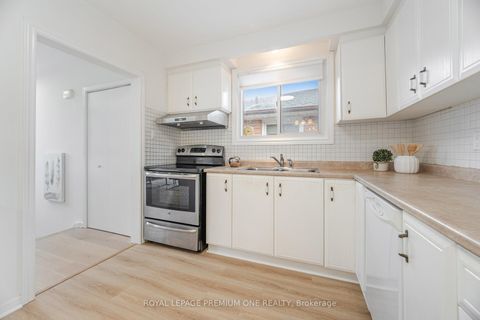 Photo 25 at 16 Reiber Crescent S, Steeles, Toronto