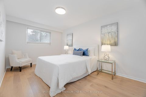 Photo 31 at 16 Reiber Crescent S, Steeles, Toronto