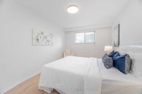 Photo 32 at 16 Reiber Crescent S, Steeles, Toronto