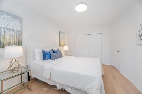 Photo 33 at 16 Reiber Crescent S, Steeles, Toronto