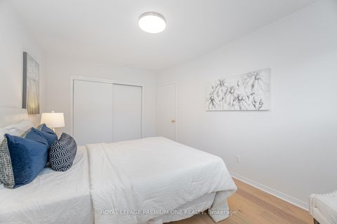 Photo 34 at 16 Reiber Crescent S, Steeles, Toronto