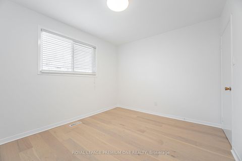 Photo 37 at 16 Reiber Crescent S, Steeles, Toronto