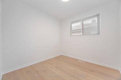 Photo 39 at 16 Reiber Crescent S, Steeles, Toronto