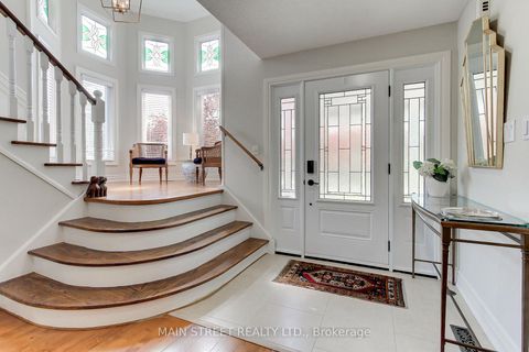 Photo 3 at 2 Bombay Court, Oak Ridges, Richmond Hill