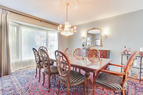 Photo 7 at 2 Bombay Court, Oak Ridges, Richmond Hill