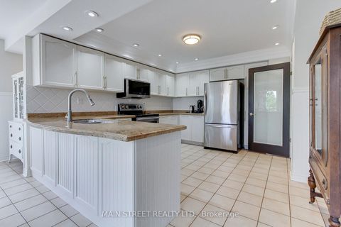 Photo 8 at 2 Bombay Court, Oak Ridges, Richmond Hill