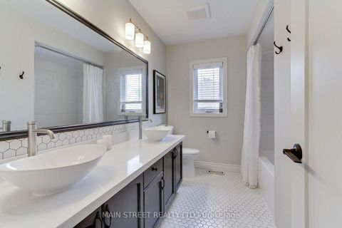 Photo 25 at 2 Bombay Court, Oak Ridges, Richmond Hill
