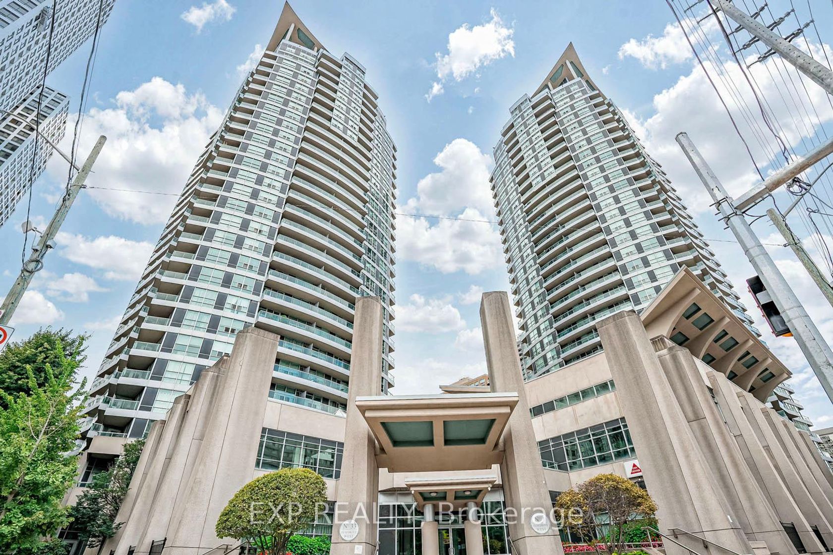 310 - 33 Elm Drive W, City Centre, Mississauga  by Loree Meneguzzi Real Estate 310 - 33 Elm Drive W, City Centre, Mississauga