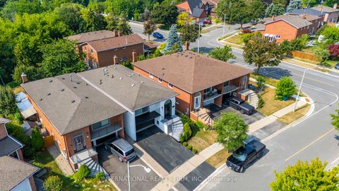 Photo 1 at 7 Boyne Highlands Court, Glen Shields, Vaughan