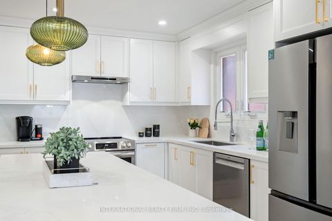 Photo 12 at 7 Boyne Highlands Court, Glen Shields, Vaughan